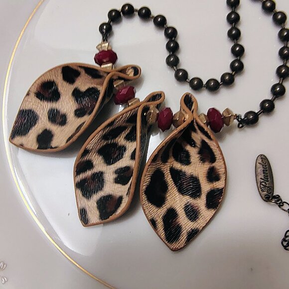 PLUNDER Rosalynn Leopard Necklace Tan Black Brown Leather Antique Gold-Tone - Picture 3 of 6